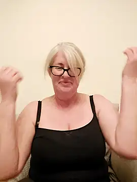 FlirtyFleur-x online show from April 18, 7:58 pm