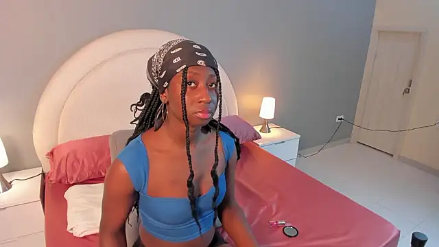 zoepinkett online show from March 18, 3:44 am