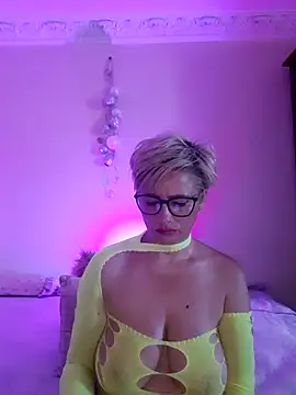 LunaBlaise online show from June 22, 7:49 am