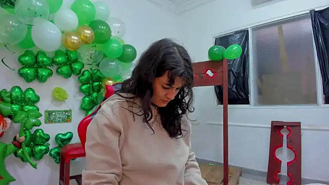 MiaBella and Max online show from March 18, 11:59 am