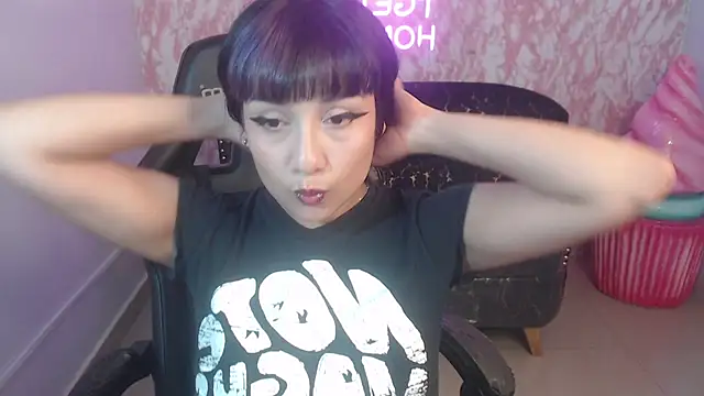 chloe s ch online show from February 28, 8:30 pm