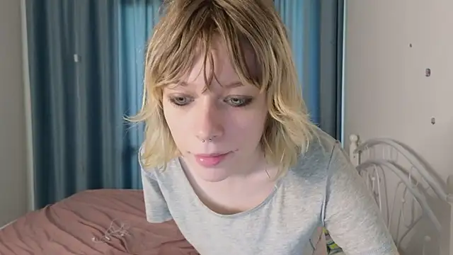 MollySally online show from May 13, 4:18 am