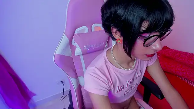 Madeline 21 online show from March 2, 7:15 am