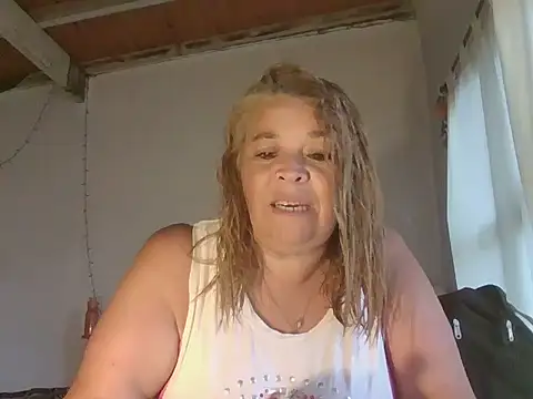 momismilf544 online show from April 4, 8:29 pm