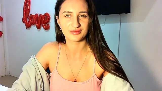 EveLuxe01 online show from March 3, 7:20 pm