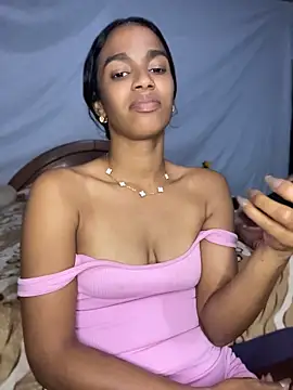 FlorSalvaje  online show from April 18, 1:30 am