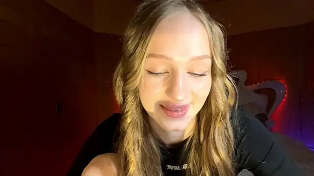 Anika Socutehe online show from April 15, 7:47 pm