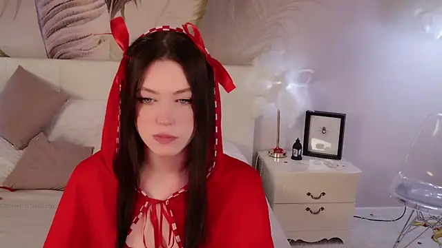 lizzy wells online show from March 6, 10:05 pm