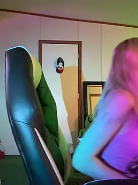 Rainsworld420 online show from April 19, 3:28 am