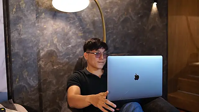 Mia and Belmonth online show from March 29, 7:35 pm