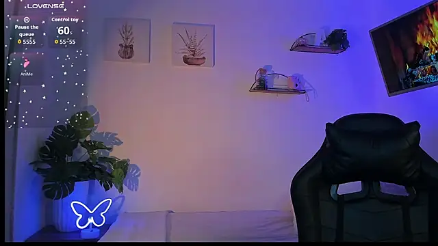 AlaiaRogers online show from July 25, 11:50 am