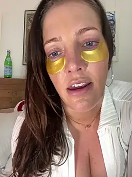 hollyharmd online show from April 15, 3:29 am