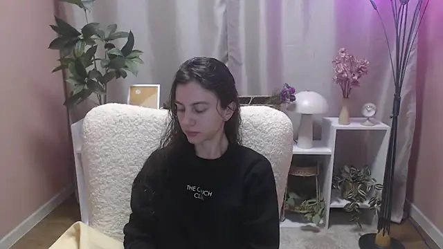 MistyBree online show from April 1, 8:04 am