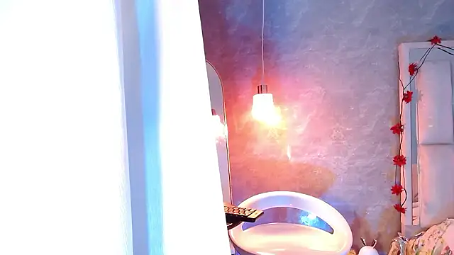 Bella-Sanders online show from March 28, 12:26 pm