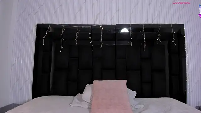 AdharaCruzz  online show from March 11, 8:44 pm