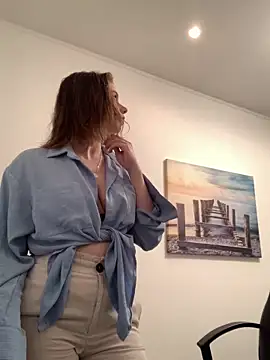 VelvetChloe online show from April 9, 11:15 am