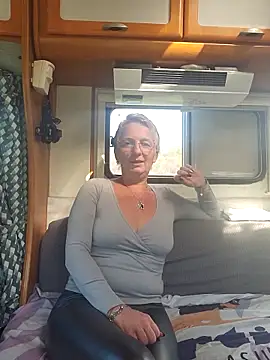 lescoquinsdu40 online show from March 22, 1:50 pm