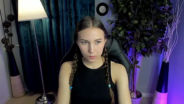 OliviaLang online show from March 10, 11:58 am