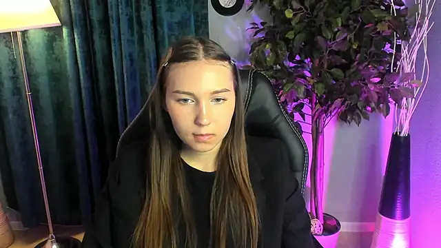 OliviaLang online show from March 24, 11:26 am