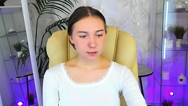 OliviaLang online show from March 26, 11:12 am