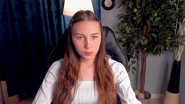 OliviaLang online show from March 30, 11:10 am