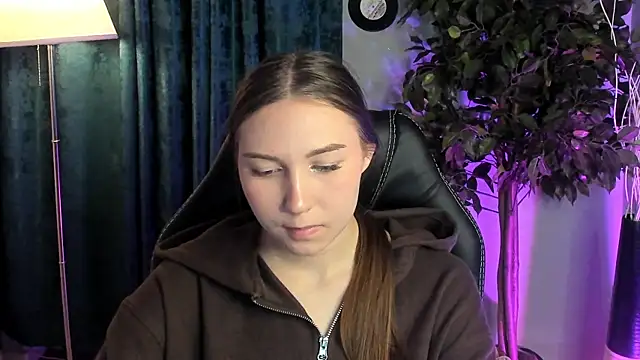 OliviaLang online show from March 19, 12:53 pm