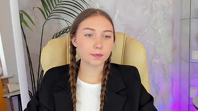 OliviaLang online show from March 13, 11:55 am