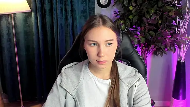 OliviaLang online show from March 23, 11:16 am