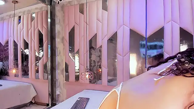 Kendallrogers1 online show from April 12, 7:55 am