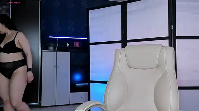 Lucky Milf online show from April 8, 11:34 am