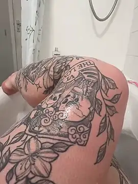 BeeMay22 online show from April 18, 8:20 pm