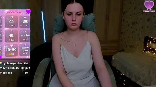 LoraTempt online show from April 30, 7:19 pm