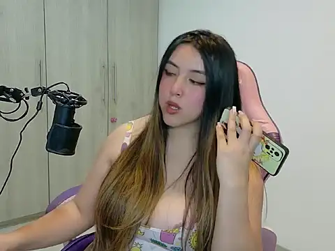 SarahMoonXO online show from April 16, 9:39 pm