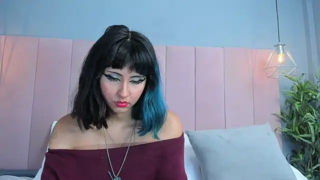 KleoLennox online show from March 13, 2:40 pm