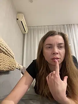 Luna2547 online show from March 9, 8:45 pm