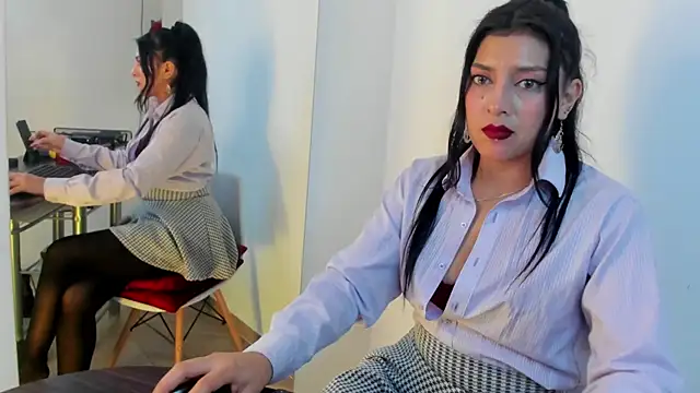 jaade doll online show from April 18, 7:07 pm