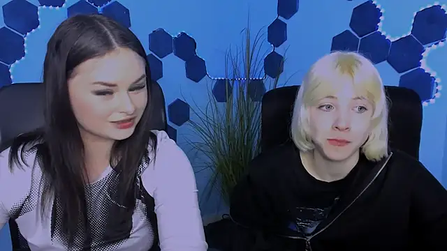 miss courtney  online show from April 20, 8:50 am