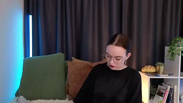 SunyLily online show from March 18, 6:40 am