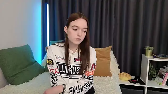 SunyLily online show from March 11, 6:39 am