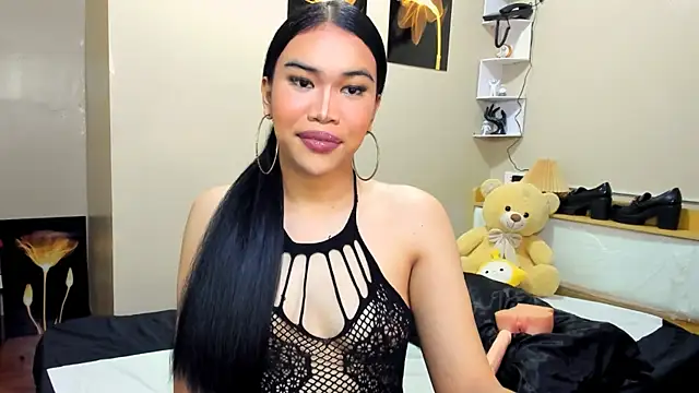 hugecelestina online show from April 19, 12:54 am