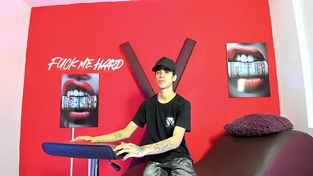 SKYN MAN online show from March 13, 2:02 am