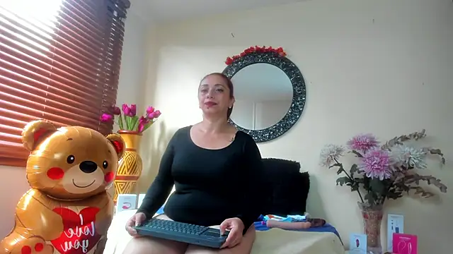 Maye Milf  online show from March 25, 12:52 pm