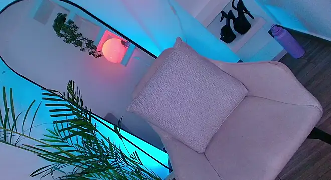 dalilathoms  online show from March 18, 10:37 pm