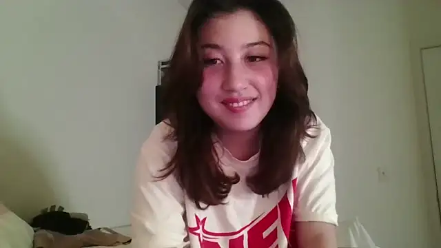 Silverbabyyy2007 online show from April 15, 1:39 am