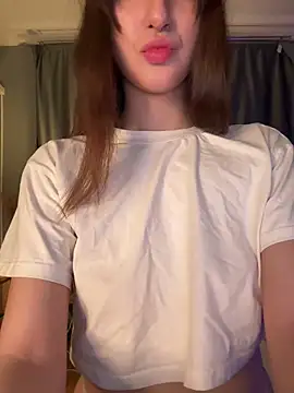 LunarQueenn online show from April 18, 9:15 pm