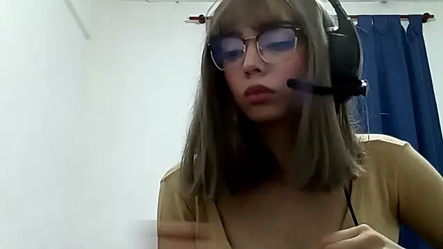 LinnieBridgham online show from March 10, 5:22 am