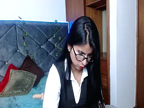Alisha Gamskar13 online show from June 12, 1:30 pm