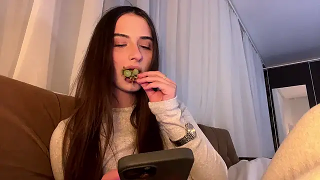 LunaTune online show from April 3, 8:18 pm