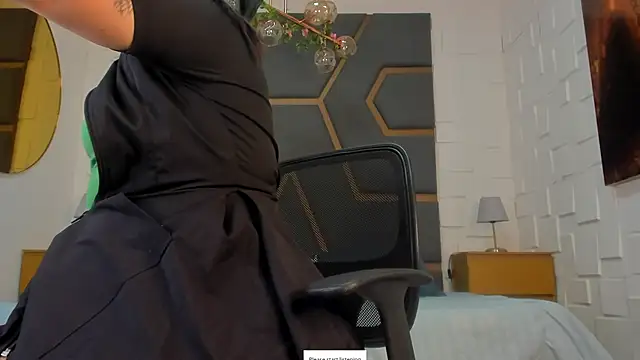 juana valkiria online show from April 17, 3:19 am