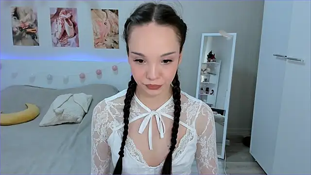 Milly Lane online show from April 18, 3:09 am